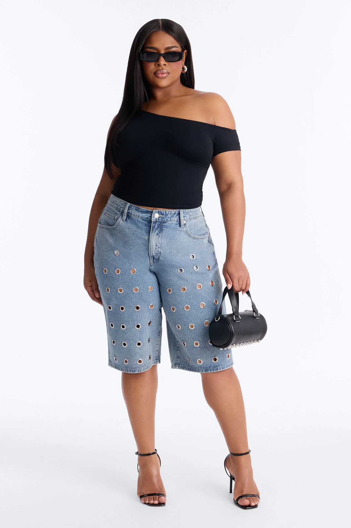 Throwing You Off Grommet Denim Jorts - Medium Wash - Image 4