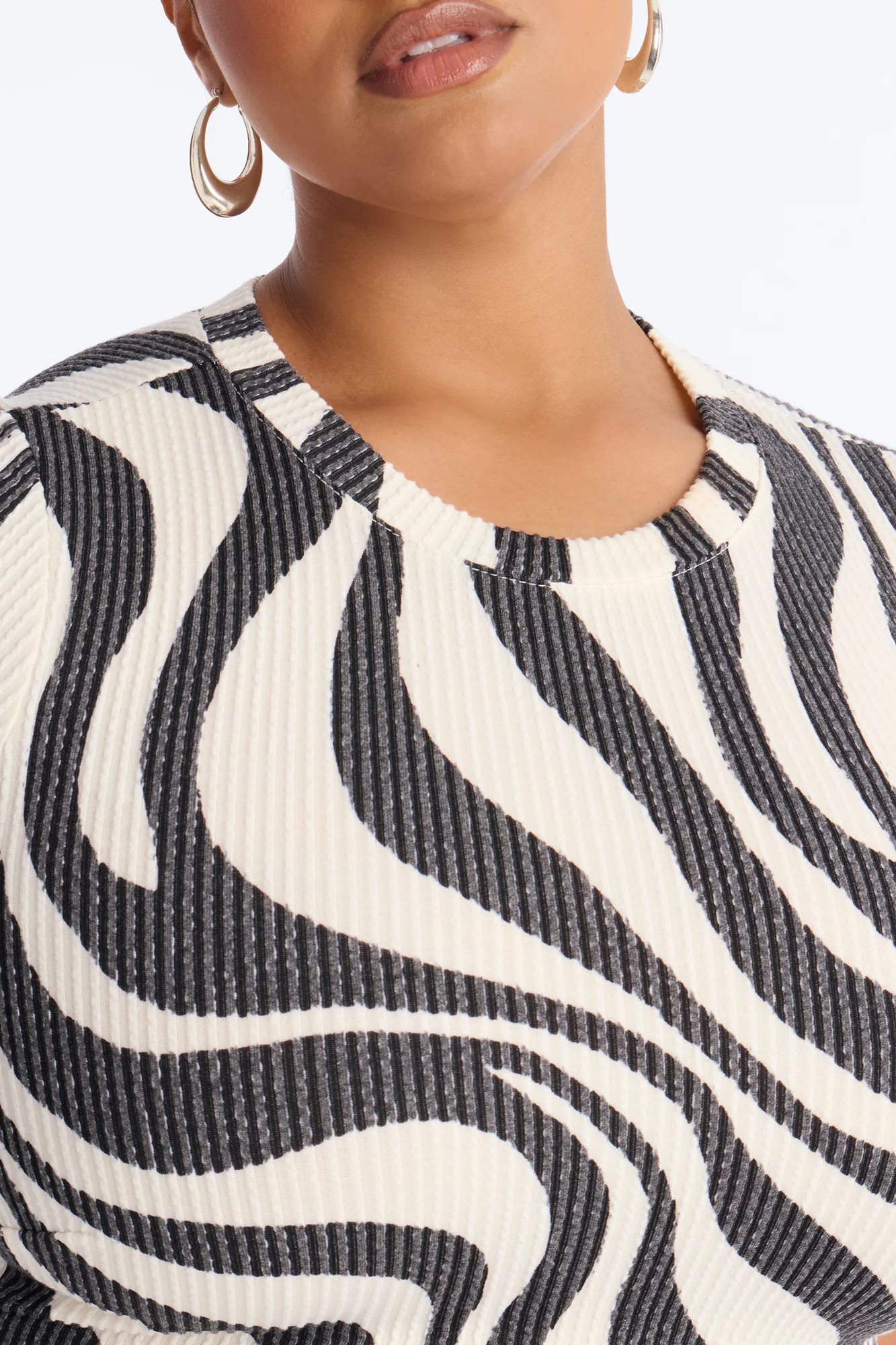 Trina Short Sleeve Ribbed Maxi Dress - Black/White - Image 7
