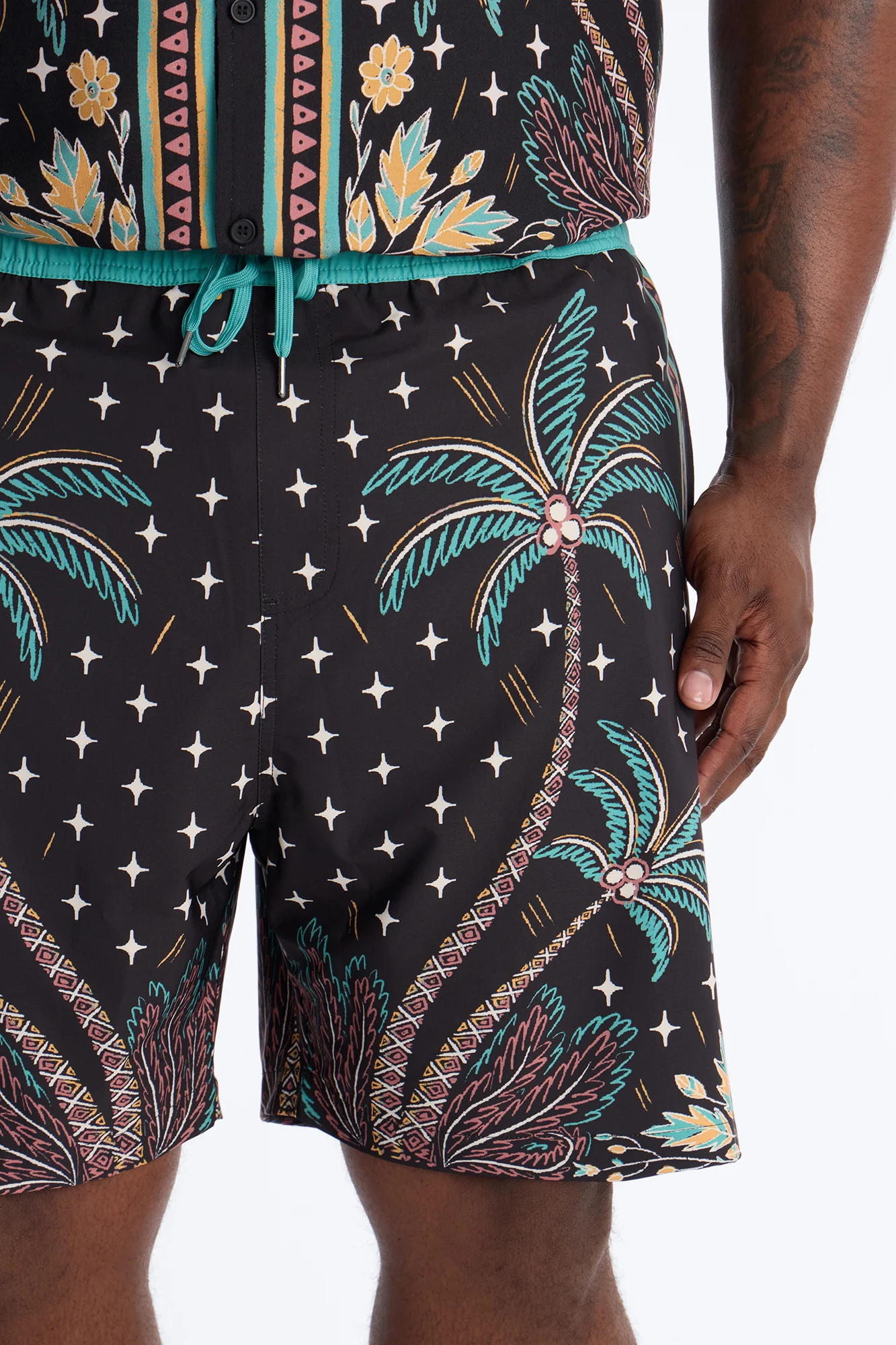 Tropical Twilight Resort Swim Trunk 7″ - Black - Image 7
