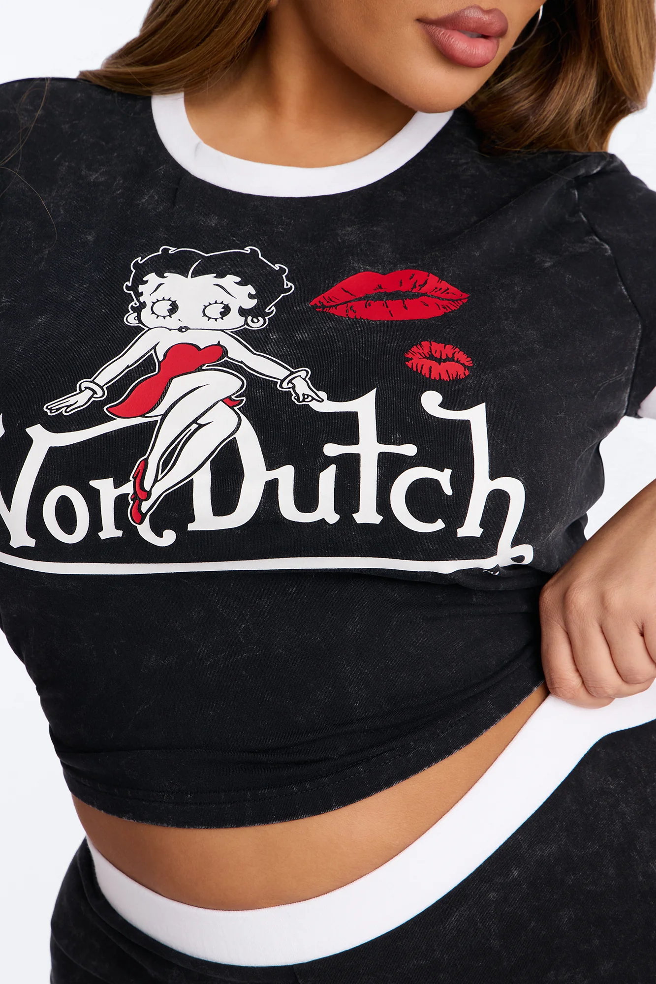 Von Dutch x Betty Boop Lucious Lips Washed Baby Tee - Black Wash - Image 7