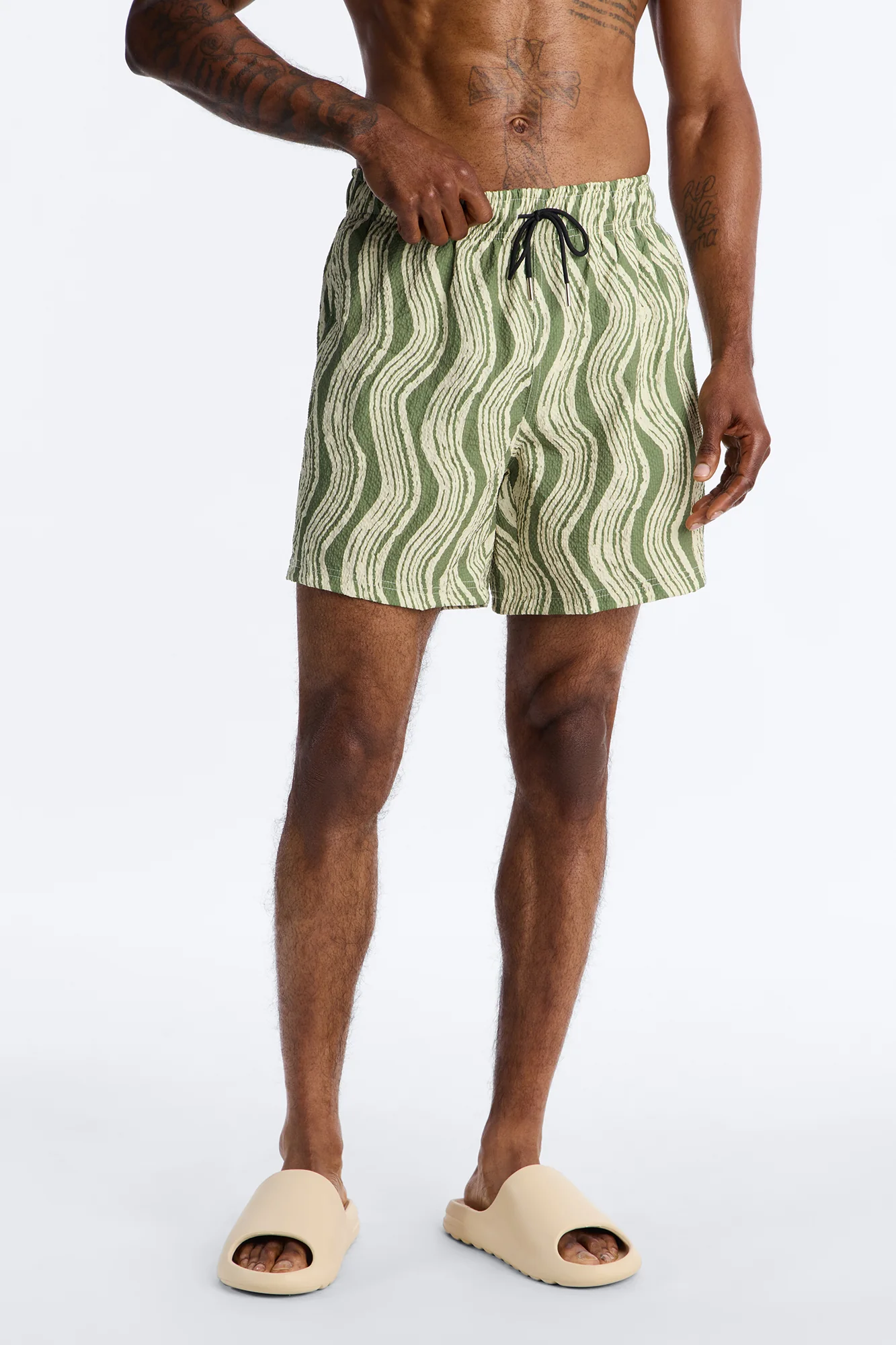 Wave Printed Seersucker Swim Trunk 6″ - Olive