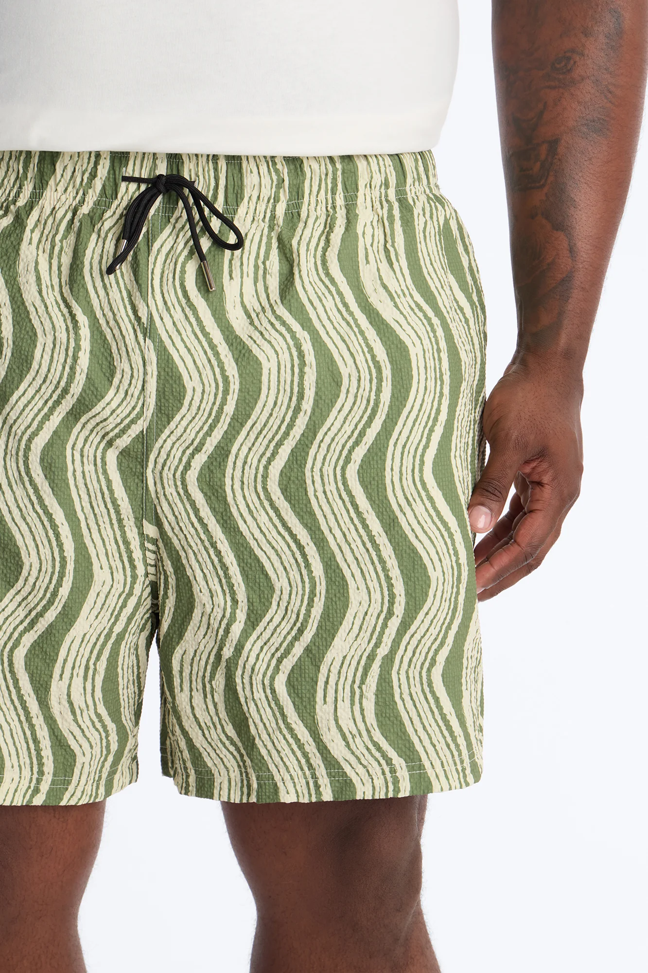 Wave Printed Seersucker Swim Trunk 6″ - Olive - Image 8