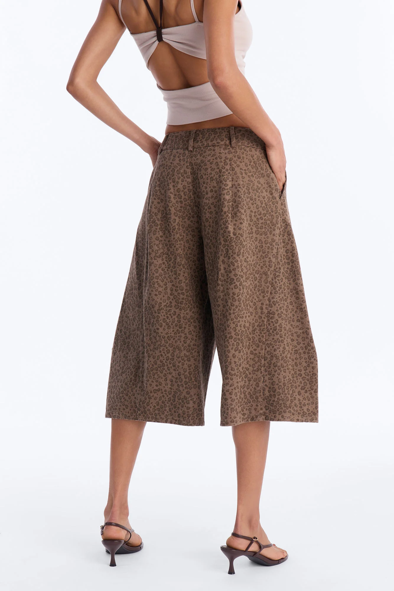 Zoey Low Rise Barrel Leopard Bermuda Short - Leopard - Image 4